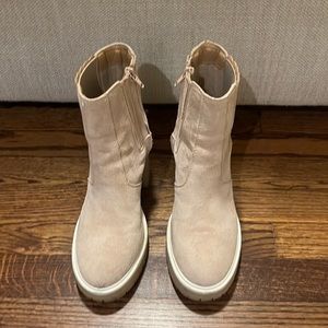 Oasis Society beige boots